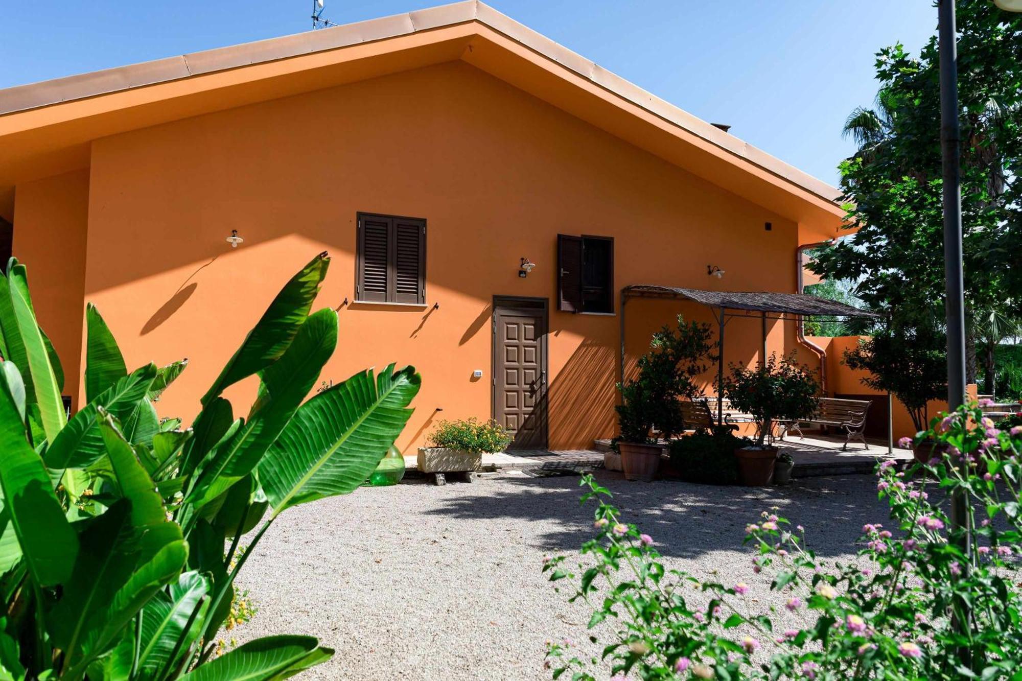 Villa Claudia By Vivimy Parabita Exterior foto